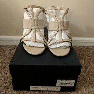 *NEVER WORN* Oscar de la Renta Beige 4" heels